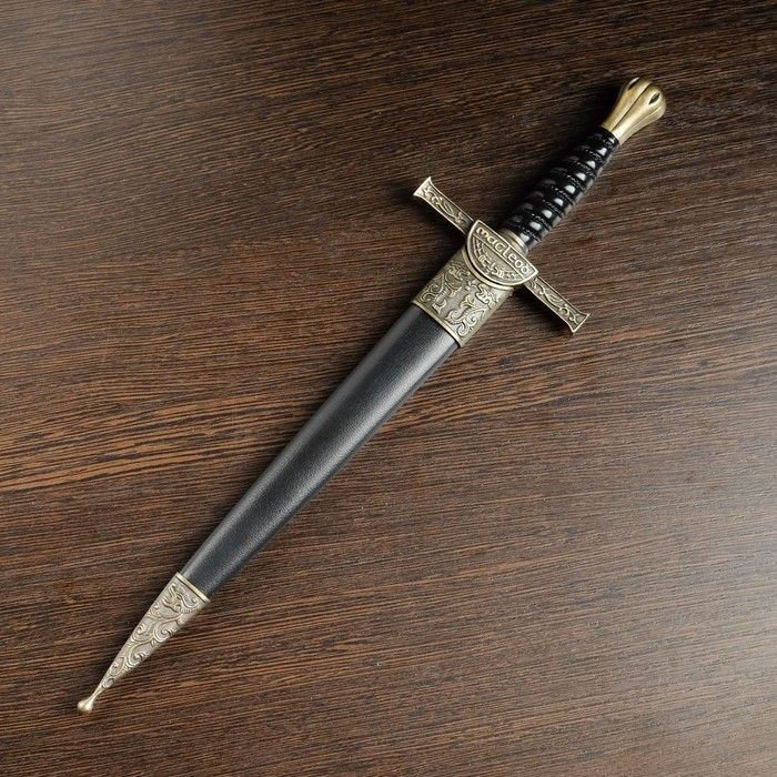 Кортик, витая рукоятка,на ножках голова дракона,35 см