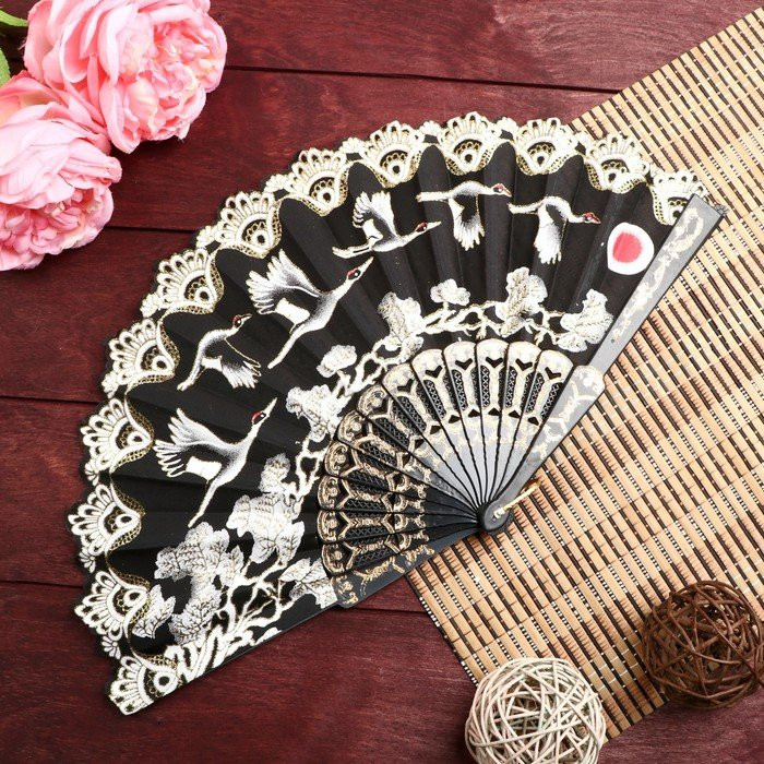 Веер пластик, 'Журавли на черном',МИКС
